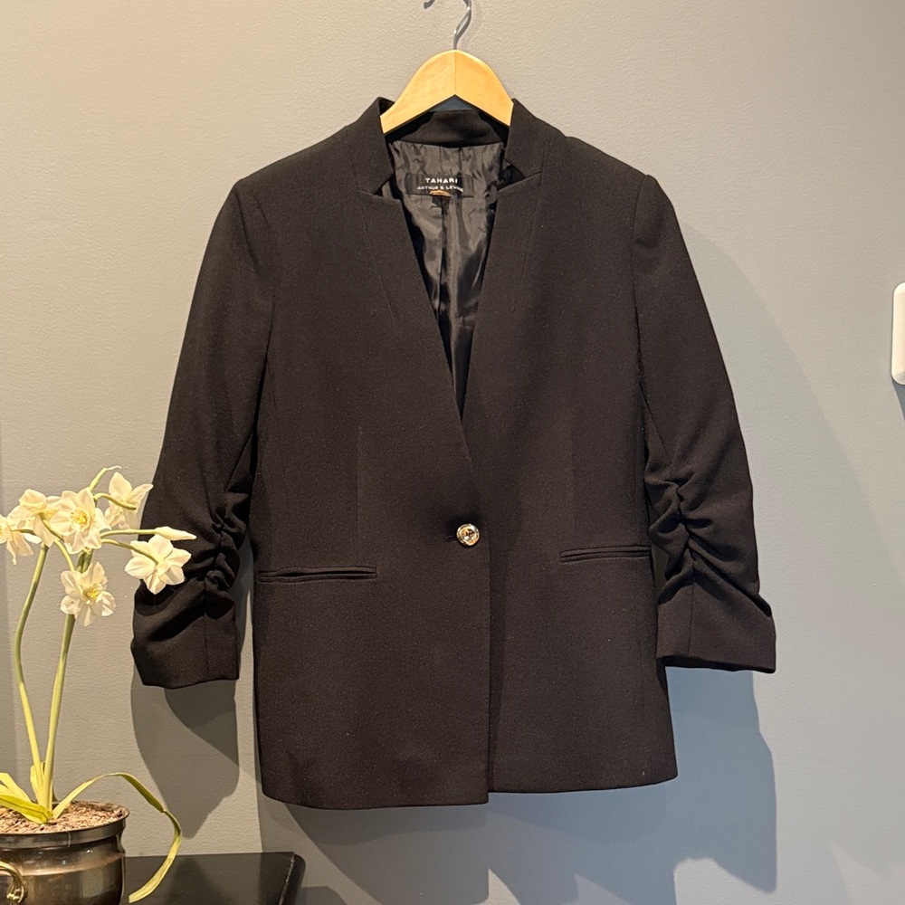 Tahari blazer